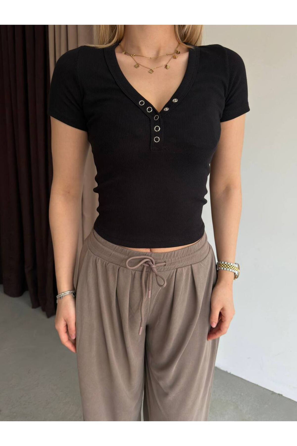 Kadın V Yaka Çıtçıt Detaylı Kaşkorse Crop · Siyah · 2 [ty:434dc4e3734459e4]
