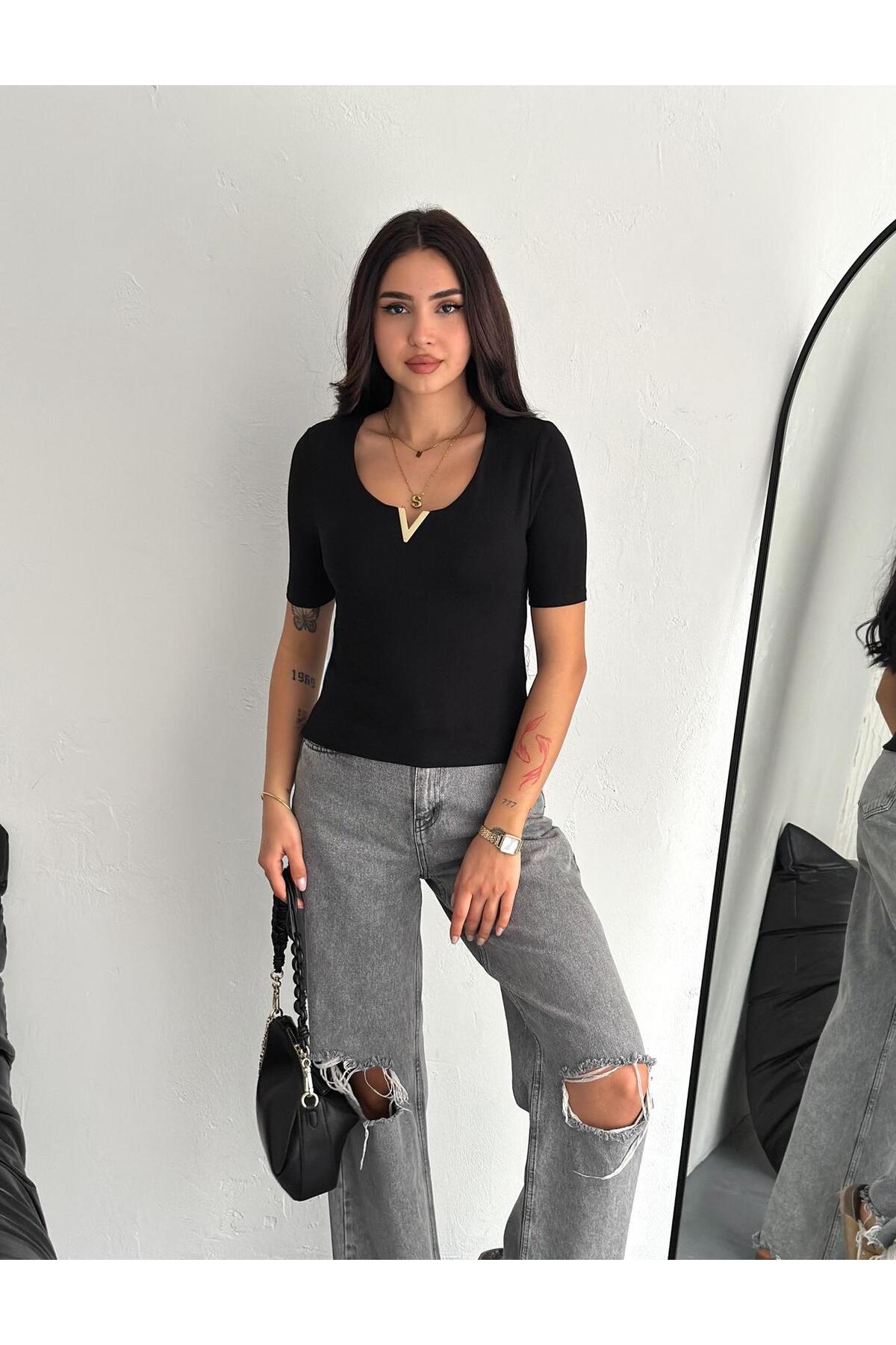 Kadın V Metal Yaka Detaylı Kısa Kol Crop · Siyah · 1 [ty:842087d04356cc0c]