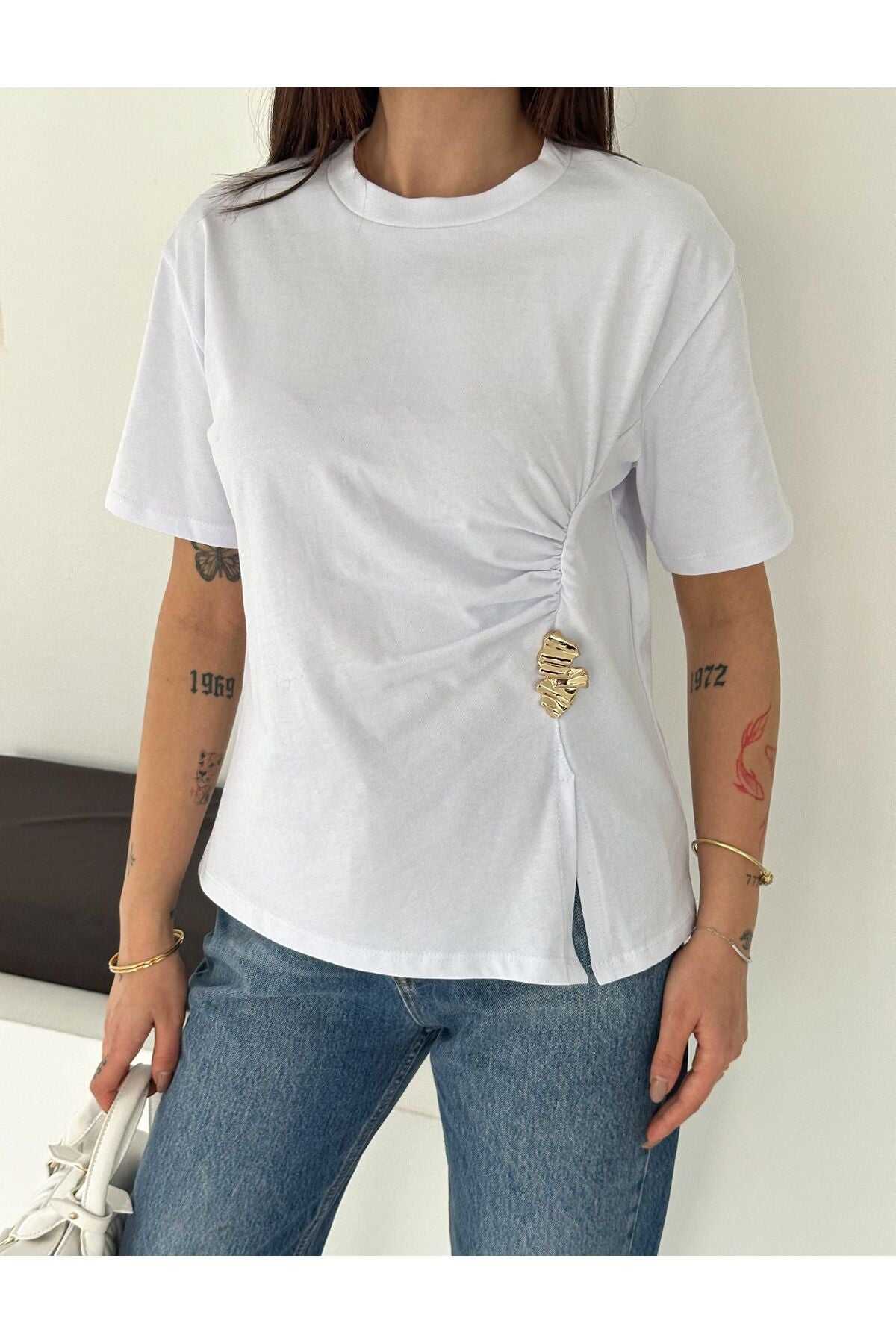 Kadın Ön Büzgülü Toka Detaylı T-Shirt · Beyaz · 2 [ty:d7b0a36d27957603]