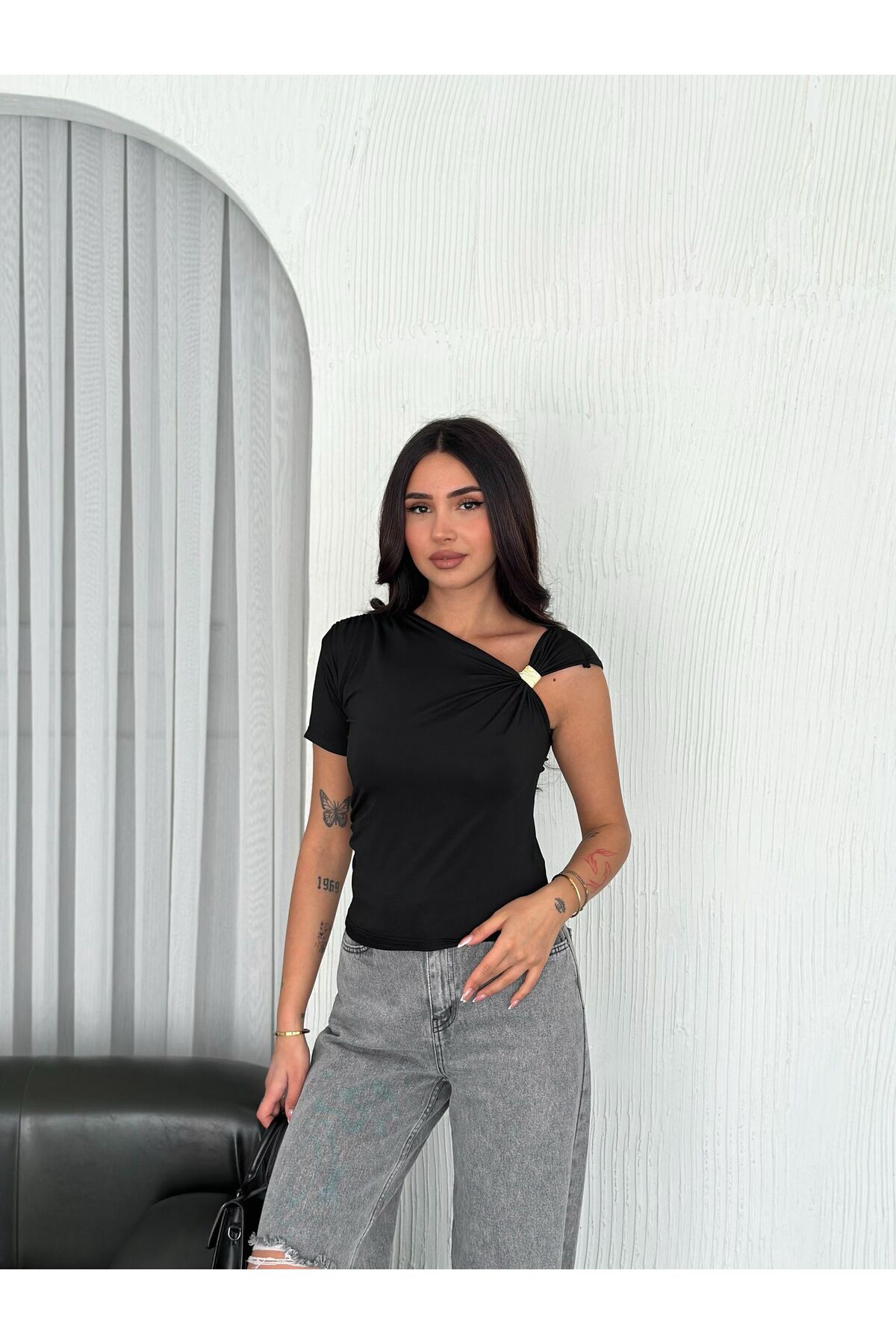 Kadın Metal Toka Detaylı Bluz · Siyah · 2 [ty:a823c1abbe54f14d]