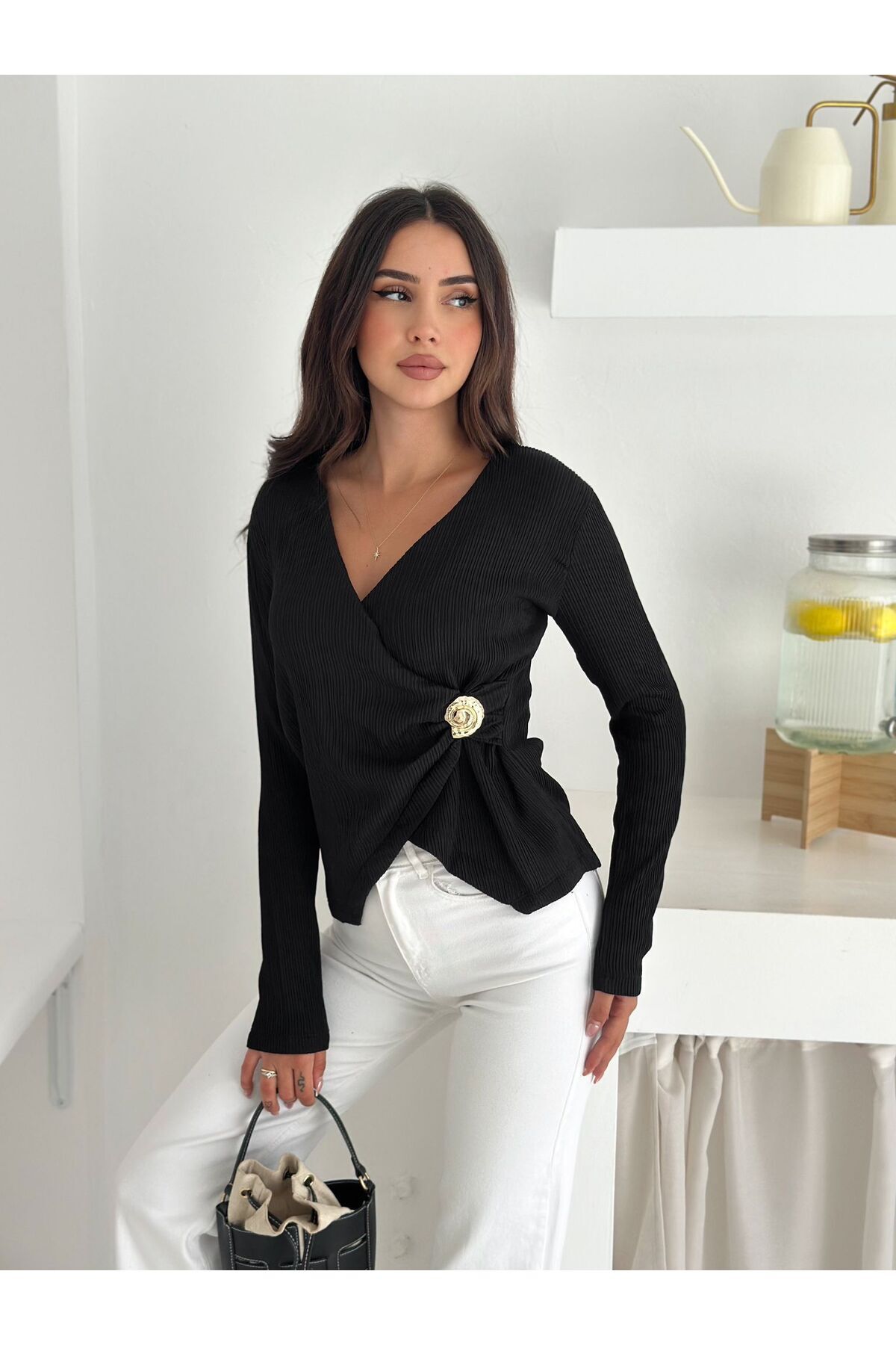 Kadın Kruvaze Toka Detaylı Bluz · Siyah · 1 [ty:a008e189f978adaa]