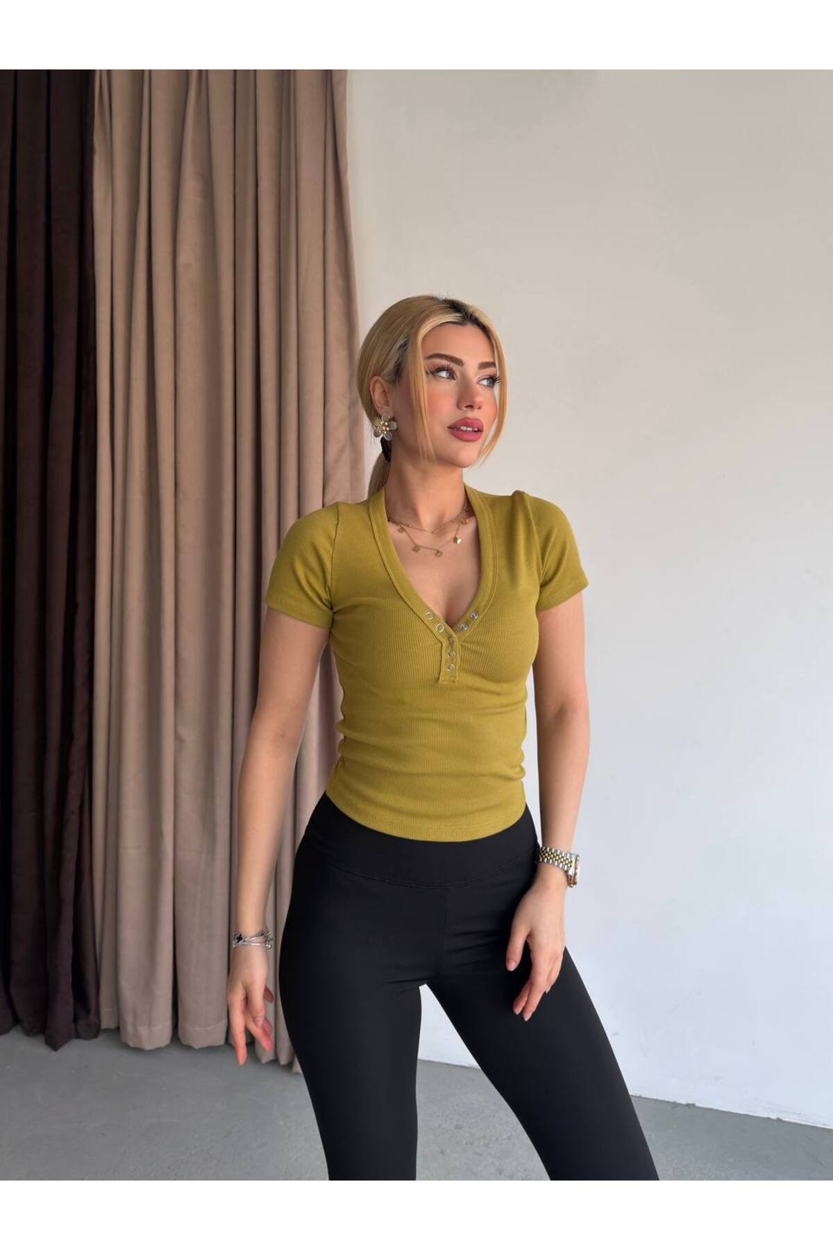 Kadın V Yaka Çıtçıt Detaylı Kaşkorse Crop · Fıstık Yeşili · 1 [ty:fbf501258ddb5a25]