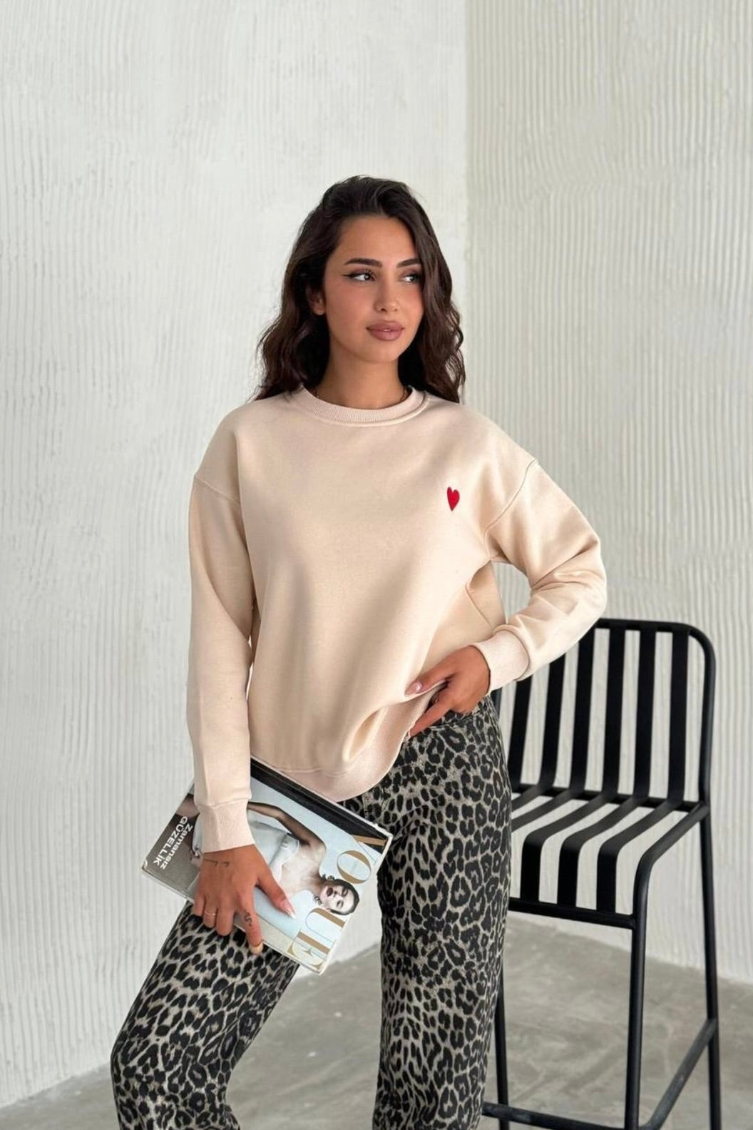 Kadın Krem Kalp Nakış Detaylı Sweatshirt