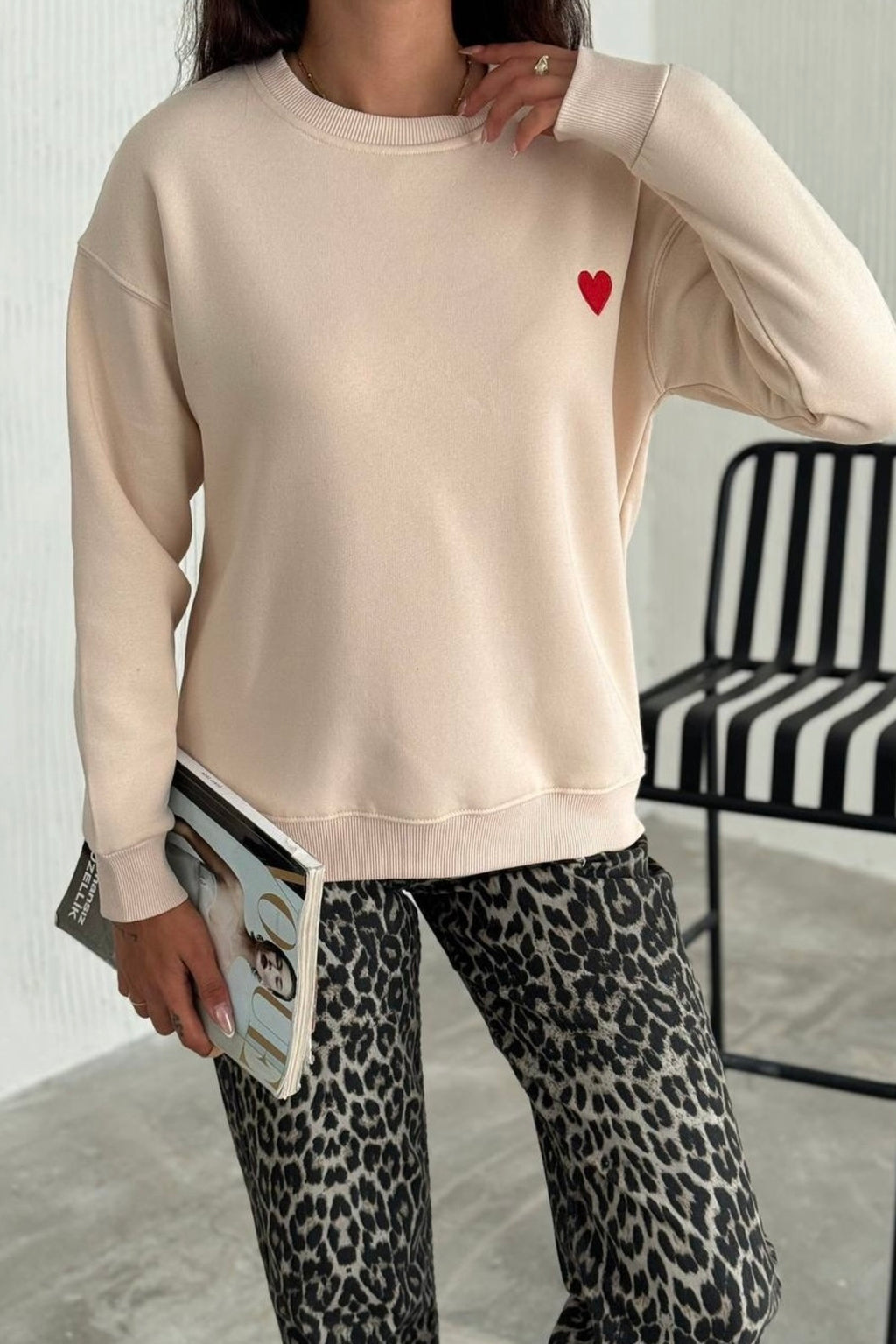 Kadın Krem Kalp Nakış Detaylı Sweatshirt