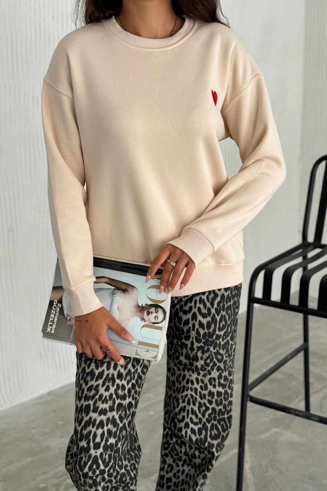 Kadın Krem Kalp Nakış Detaylı Sweatshirt